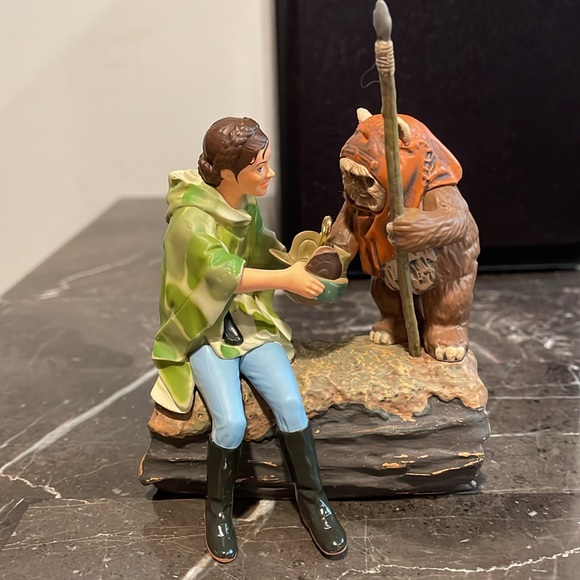 Hallmark Keepsake Ornament Star Wars A Curios Encounter on Endor 2023 - Picture 4 of 4